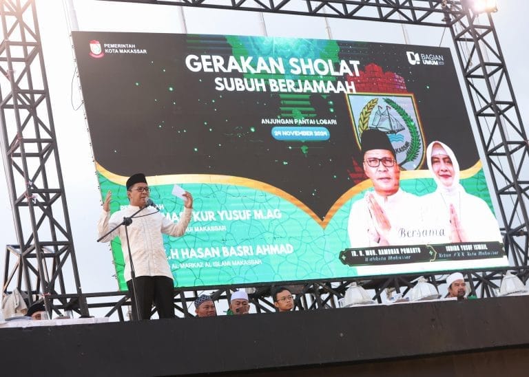 Hari Pertama Aktif Jadi Wali Kota Pascacuti Pilkada, Danny Pomanto Gelar Salat Subuh Berjamaah
