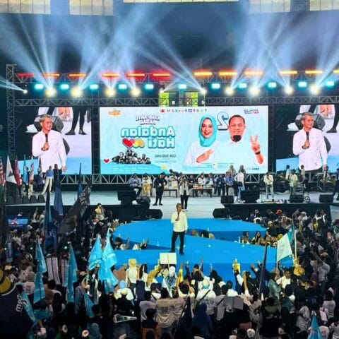 Andalan Hati Gelar Kampanye Akbar di GOR Sudiang, Puluhan Ribu Pendukung Tumpah Ruah