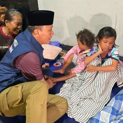Banjir di Makassar: Pj Gubernur Sulsel Kunjungi RSI Faisal dan Pengungsi di Tengah Malam