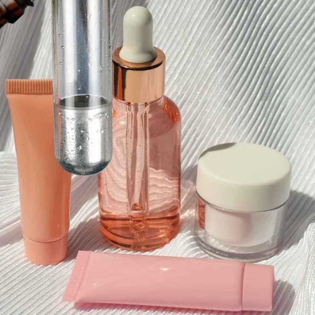 Mengenal Bahan Berbahaya dalam Kosmetik: Merkuri, Asam Retinoat, dan Lainnya