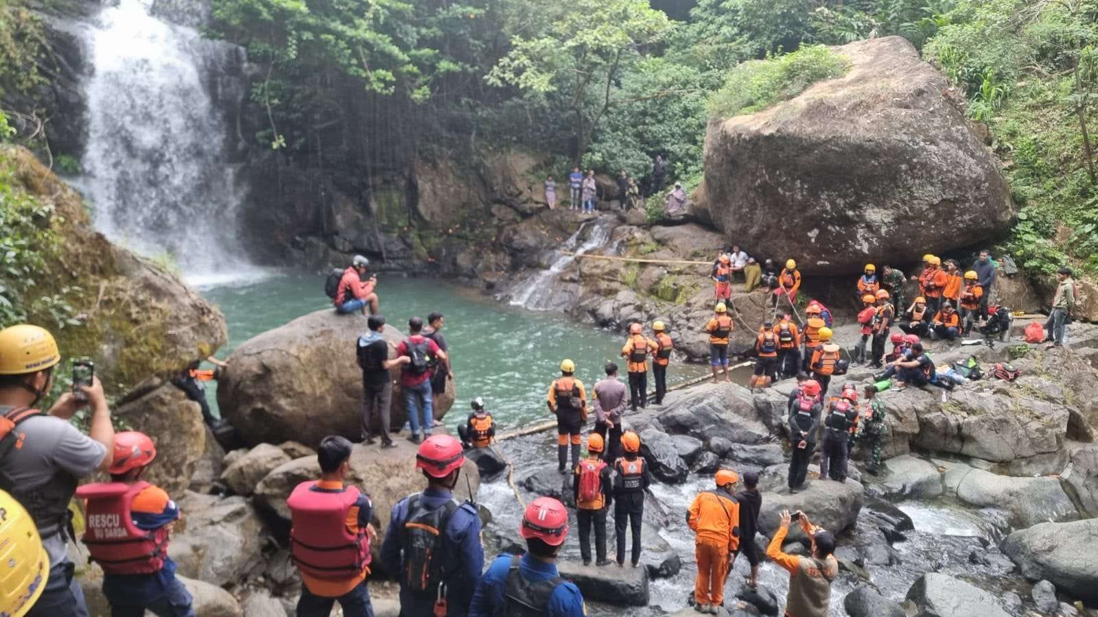 Pemuda Makassar Tewas Terjatuh dari Tebing di Air Terjun Pung Bunga Maros