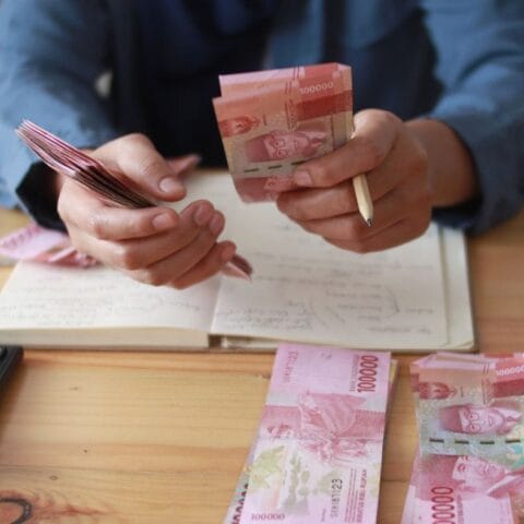 Penetapan Final UMP Sulsel Diumumkan 11 Desember, Resmi Naik 6,5 Persen 15 Penetapan Final UMP Sulsel Diumumkan 11 Desember, Resmi Naik 6,5 Persen