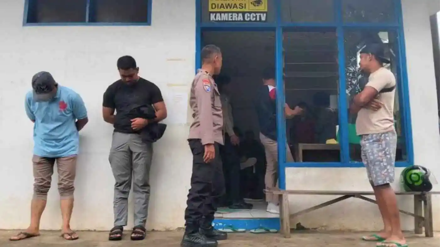 Foto penemuan satpam tewas di Makassar oleh polisi Polsek Biringkanaya