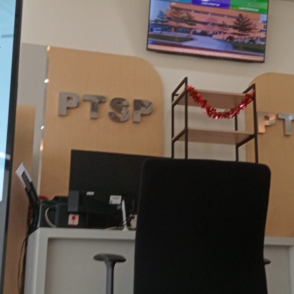 Warga Keluhkan Layanan DPMPTSP Kabupaten Gowa yang Melebihi Jam Istirahat