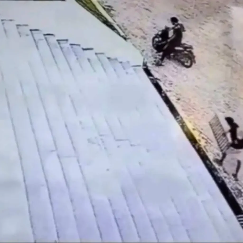 Terekam CCTV Besi Penutup Drainase Masjid 99 Kubah Makassar Dicuri