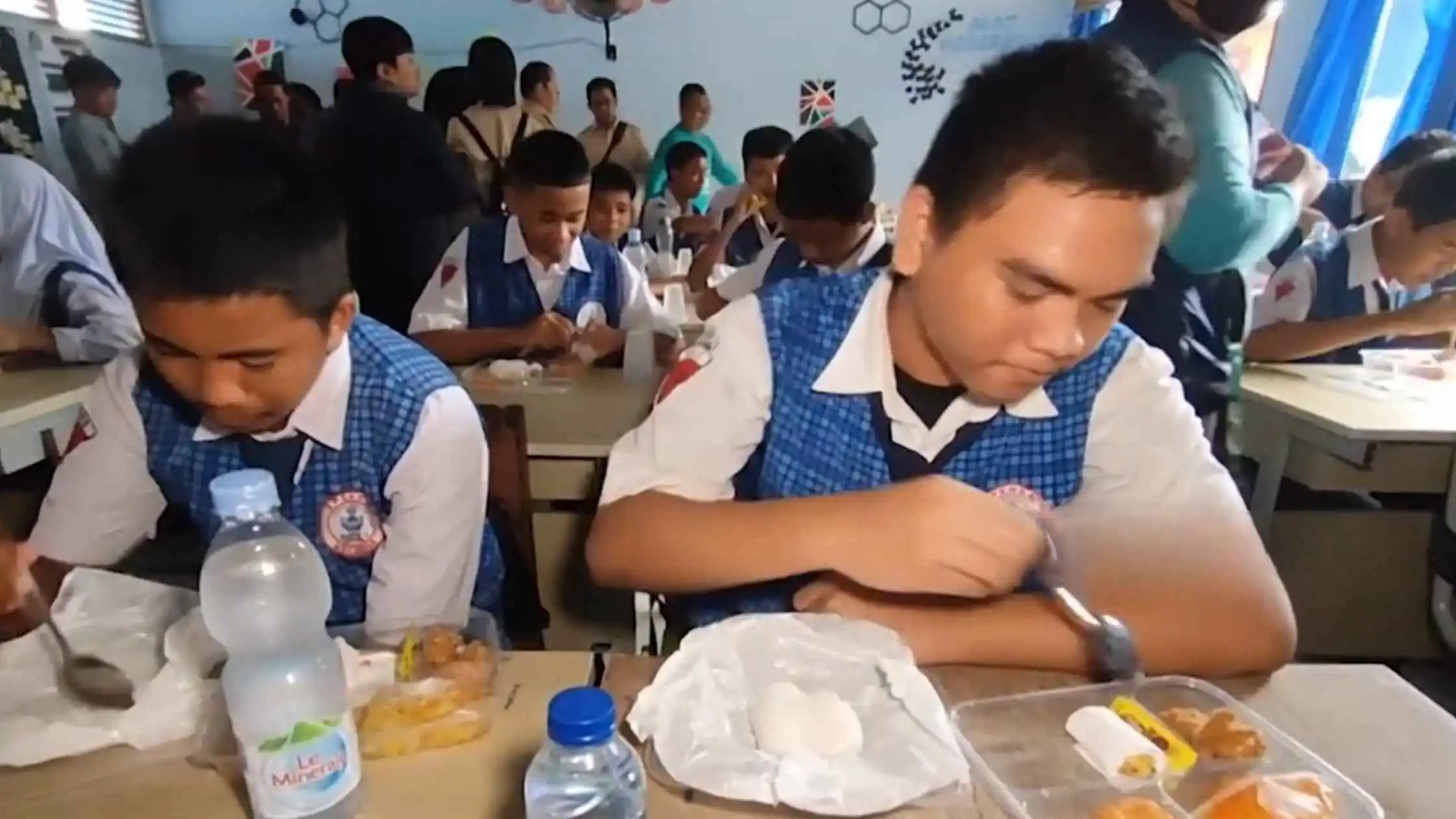 Makan gratis di Makassar