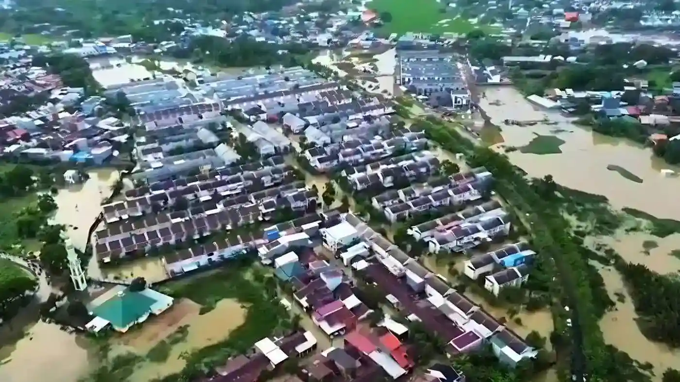 Banjir di Antang Makassar Makin Parah, Ketinggian Air Capai Atap Rumah Warga