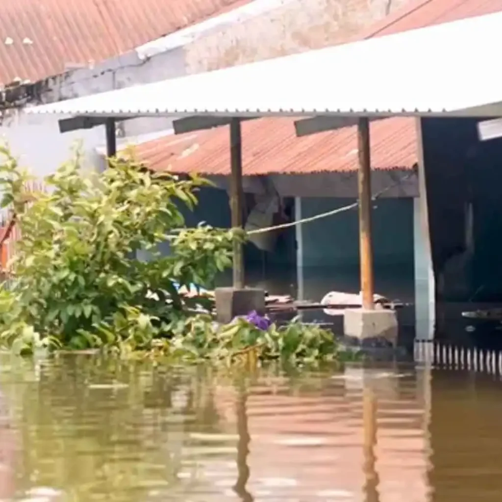 Banjir Masih Rendam Perumahan Bung Permai Makassar Warga Masih Terjebak