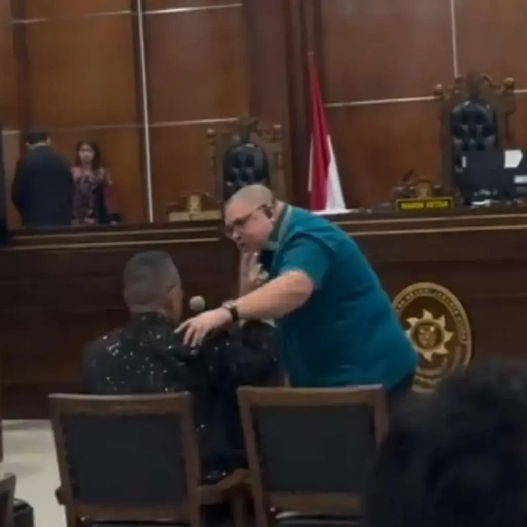 Viral Razman Nasution Ngamuk di Sidang Hotman Paris hingga Nyaris Mencekik!