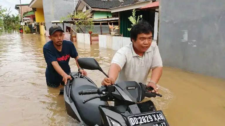 Warga BTP terjebak banjir dan cari tempat mengungsi