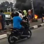 Mahasiswa UNM Gelar Aksi 'Indonesia Gelap', Blokade Jalan Pettarani Makassar