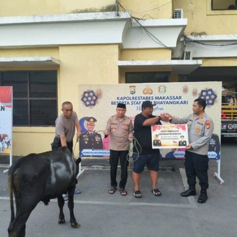 Polrestabes Makassar Serahkan Hewan Kurban kepada LGI Bersatu Jelang Idul Adha