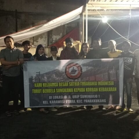 Sambangi Warga Terdampak Kebakaran, Ormas Satria Tubarania Indonesia Bantu Pakaian Bekas dan Dana Tunai