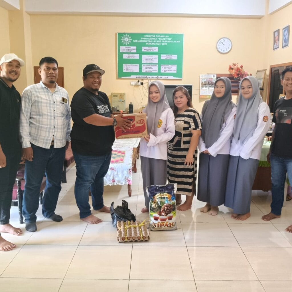 Laskar Garuda Indonesia Bersatu Tebar Kepedulian, Muh Mukram Pimpin Langsung Pembagian Sembako