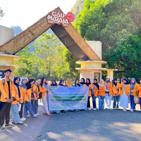 PGSD UNM Makassar Laksanakan Field Trip ke Taman Arkeologi Leang-Leang Maros