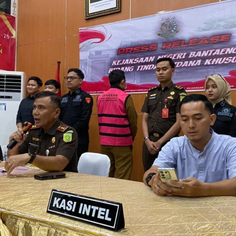 Masih Berseragam Dinas, Camat Tompobulu Resmi Jadi Tersangka Dugaan Korupsi Dana Desa 27 camattomopbulu
