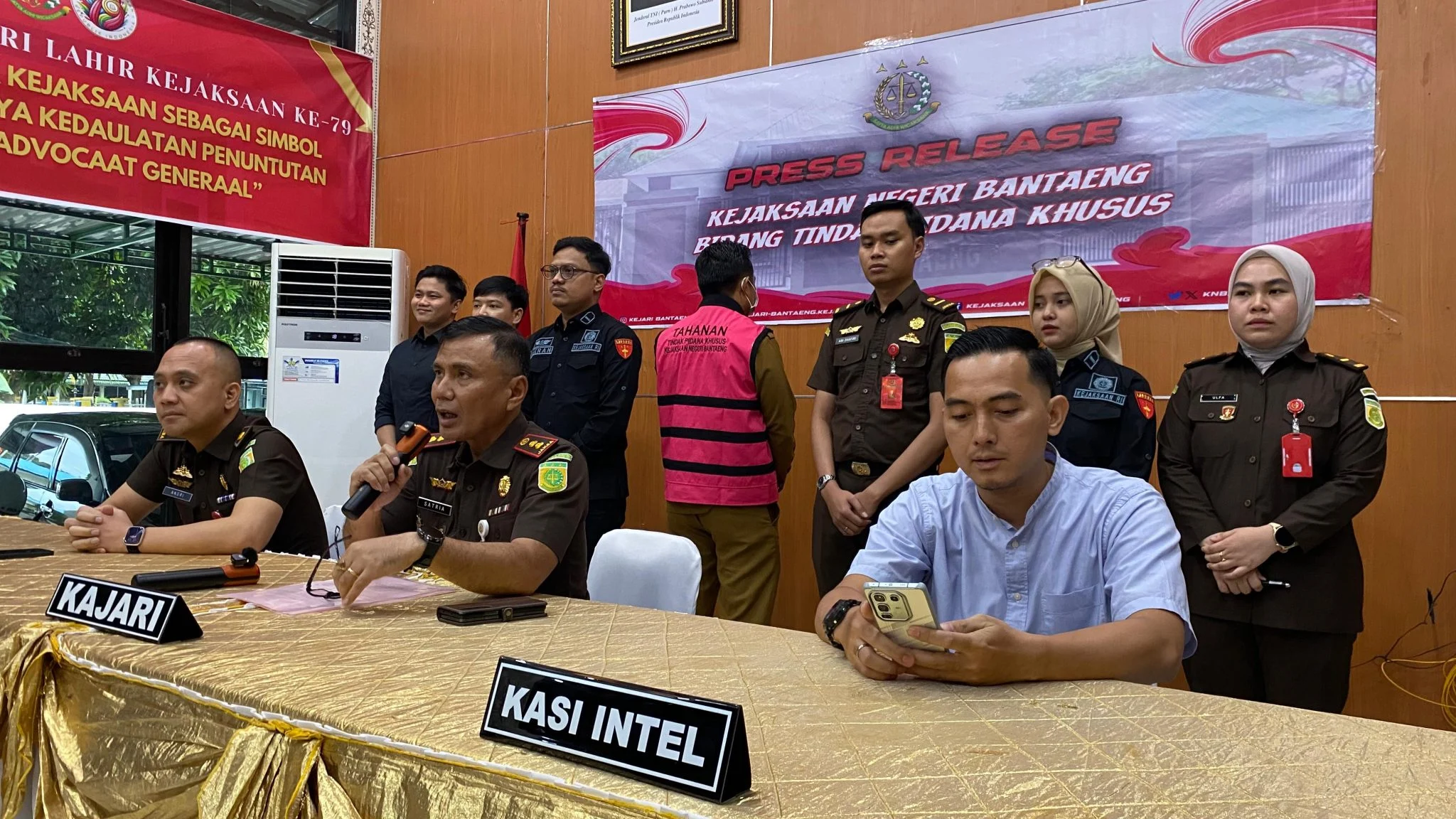 Masih Berseragam Dinas, Camat Tompobulu Resmi Jadi Tersangka Dugaan Korupsi Dana Desa 1 camattomopbulu