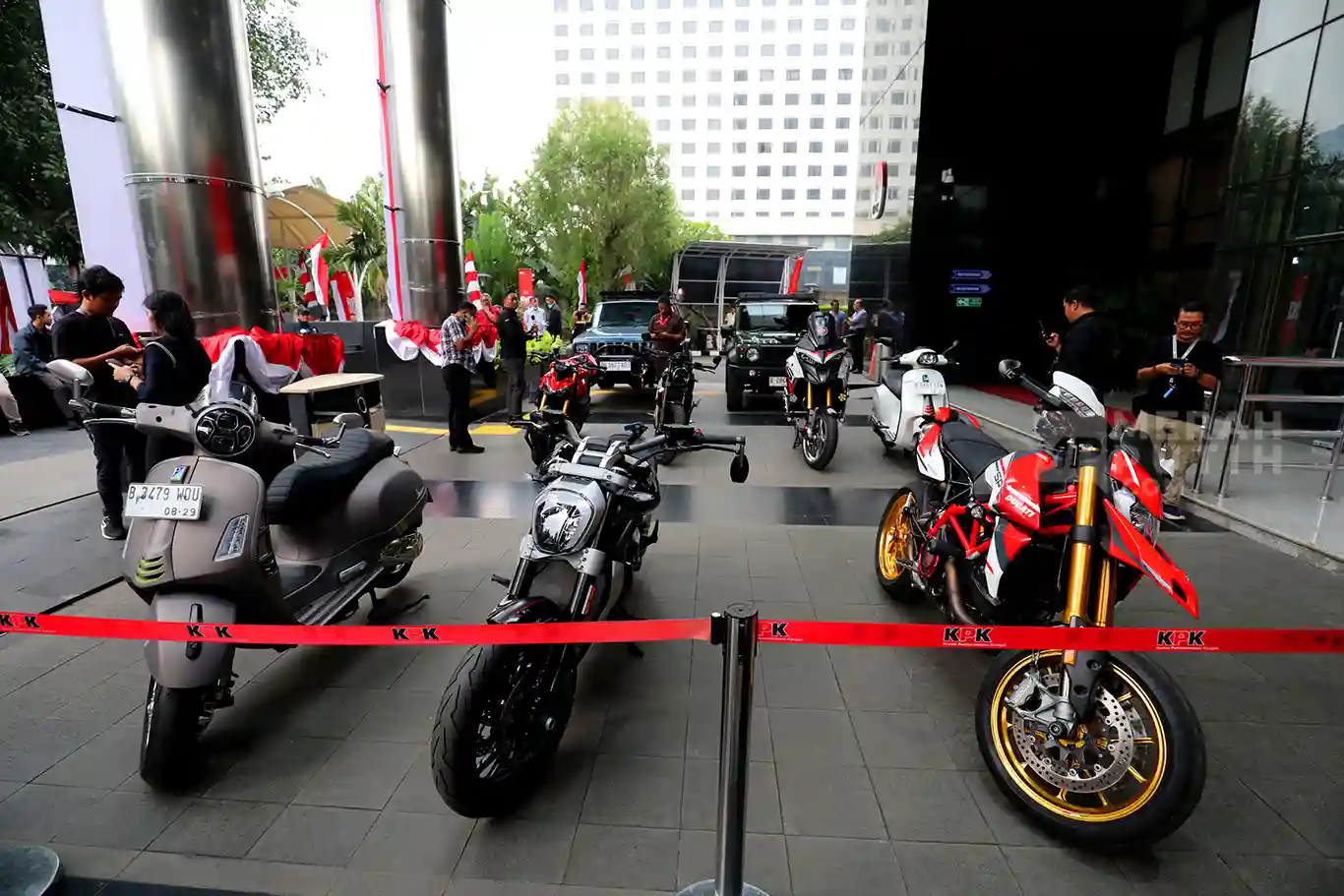 Barang bukti sitaan OTT KPK Wamenaker Immanuel Ebenezer