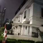 Foto suasana di depan rumah Eko Patrio sebelum dijarah massa