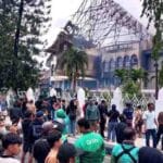 Kobaran api melalap seluruh kantor DPRD Provinsi NTB dalam aksi demonstrasi yang terjadi pada Sabtu 30 Agustus 2025. ISTIMEWA