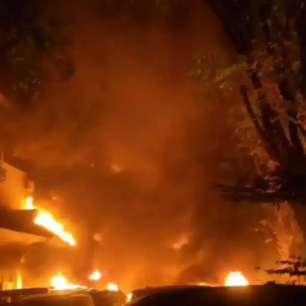 Gedung DPRD Makassar Habis Terbakar 2 Satpol PP Jadi Korban