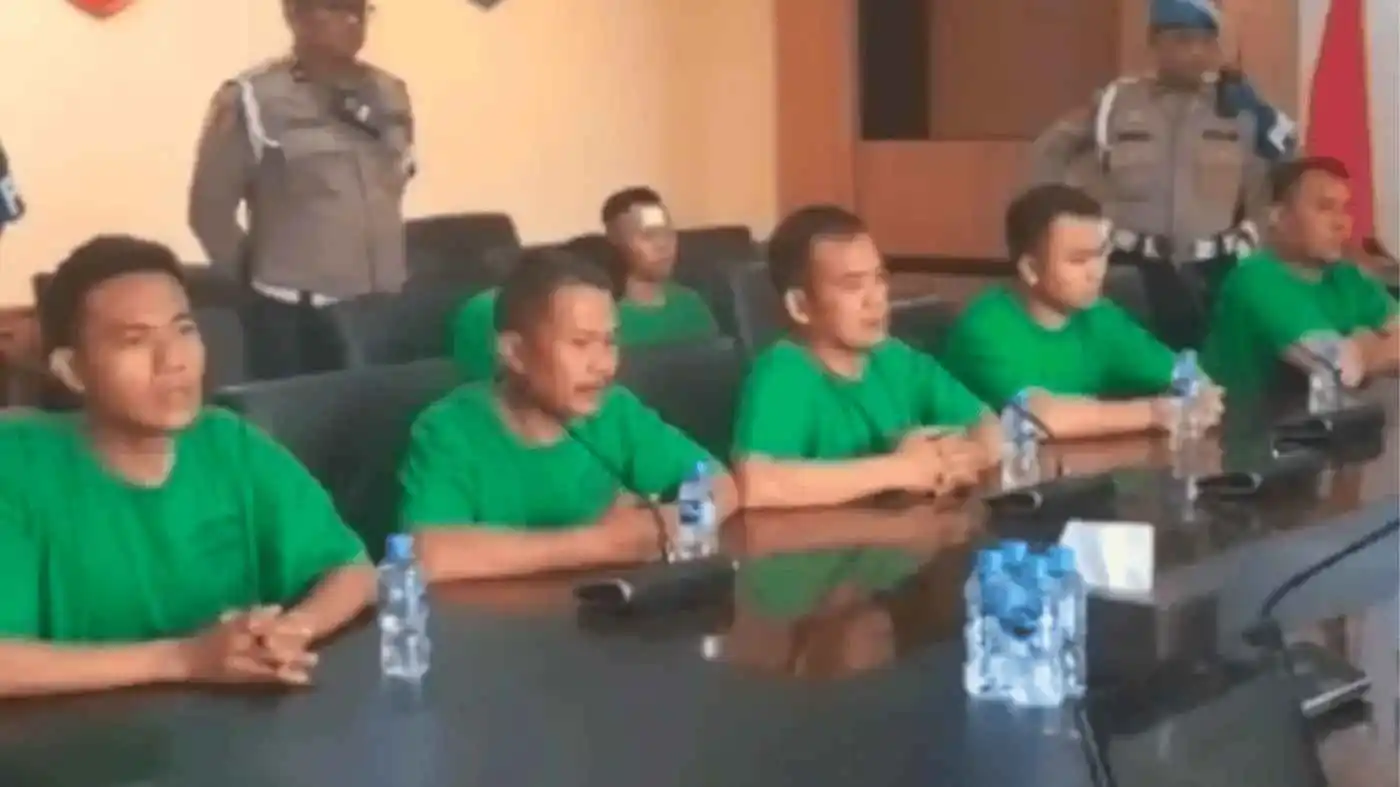 Viral Propam Polri Rilis Tampang 7 Anggota Brimob Kasus Affan Kurniawan Ojol Dilindas Rantis Brimob 1 Viral Propam Polri Rilis Tampang 7 Anggota Brimob Kasus Affan Kurniawan