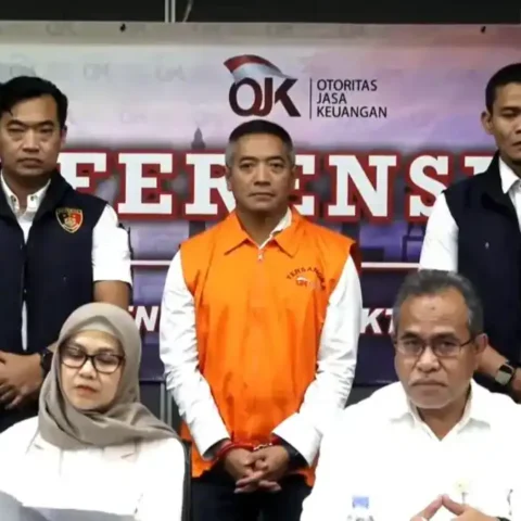 Bos Pinjol Adrian Gunadi Dirut Investree Ditangkap OJK usai Dipulangkan dari Qatar 18 Konferensi pers OJK setelah pemulangan Adrian Gunadi di Soekarno-Hatta, 26 September 2025