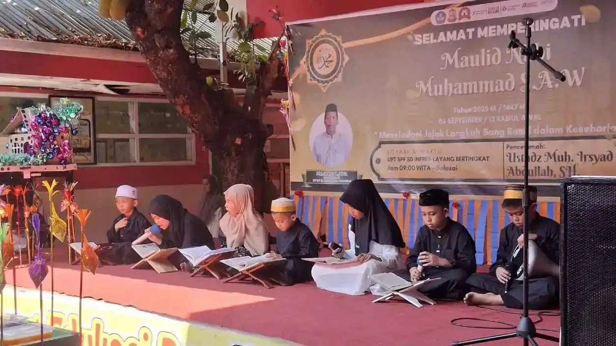 Suasana peringatan Maulid Nabi Muhammad SAW 1447 H di SDI Layang Bertingkat Makassar.