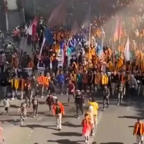 Aksi Mahasiswa Makassar di Fly Over: 14 Tuntutan Dibacakan 17 Aksi Mahasiswa Makassar di Fly Over: 14 Tuntutan Dibacakan