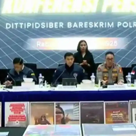 7 Tersangka Penyebar Konten Provokatif Ditangkap Bareskrim Polri 26 Polri rilis penangkapan tujuh tersangka penyebar konten provokatif dalam konferensi pers 3 September 2025.