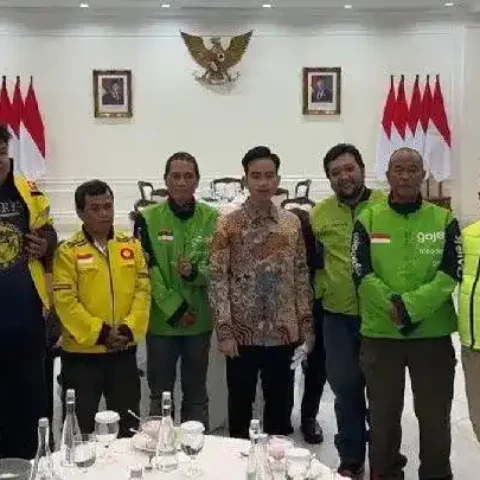 Viral SPAI Pastikan Ojol yang Bertemu Gibran Bukan Anggota Serikat 19 Foto pertemuan mengaku pihak perwakilan ojol saat bertemu Wapres Gibran di Istana
