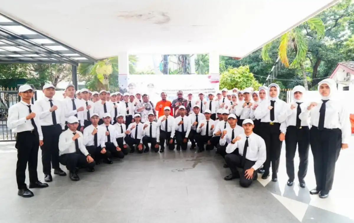 Gubernur Andi Sudirman Lepas Calon Praja IPDN Angkatan XXXVI 1 Gubernur Sulsel Andi Sudirman Sulaiman melepas Calon Praja IPDN Angkatan XXXVI di Jakarta 23 September 2025