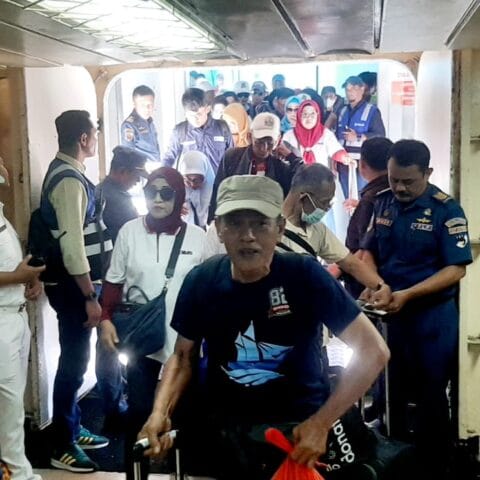 Sukseskan Temu Nasional IV di Yogyakarta, 2.000 Alumni SMANSA Makassar Berlayar ke Semarang dengan KM Nggapulu