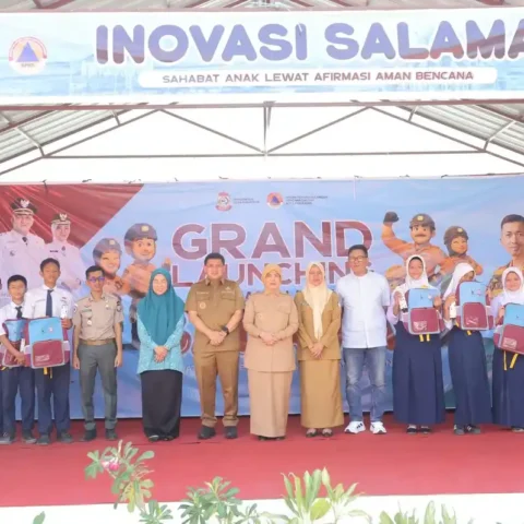 Inovasi SALAMA Diluncurkan, Pemkot Makassar Tanamkan Budaya Sadar Bencana 27 Pelajar Makassar terima perlengkapan edukasi bencana saat launching Inovasi SALAMA 30 September 2025
