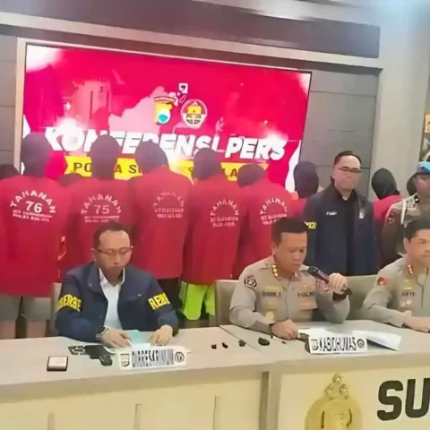 29 Tersangka Pembakaran DPRD Makassar dan Sulsel Ditangkap, 6 Anak di Bawah Umur 21 Sejumlah tersangka pembakaran DPRD Makassar dan Sulsel dihadirkan dalam konferensi pers Polda Sulsel.