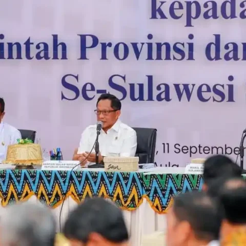 Gubernur Sulsel Sambut Mendagri Tito, Perkuat Sinergi Stabilitas 14 Mendagri Tito Karnavian dan Gubernur Sulsel Andi Sudirman membahas sinergi daerah