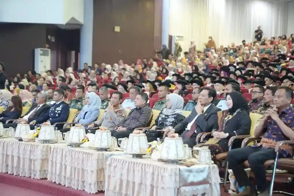 Munafri Arifuddin bersama sivitas dan alumni pada pembukaan Dies Natalis ke-69 Unhas di Baruga A. P. Pettarani, 12 September 2025