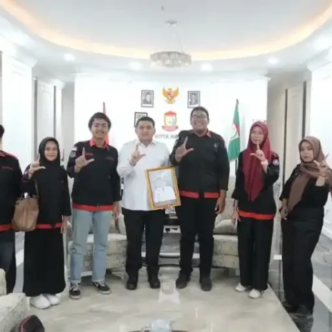 Munafri Dorong Mahasiswa UNM Kolaborasi Tingkatkan Literasi dan Pendidikan 13 Munafri Arifuddin audiensi mahasiswa UNM di Balai Kota Makassar 24 September 2025
