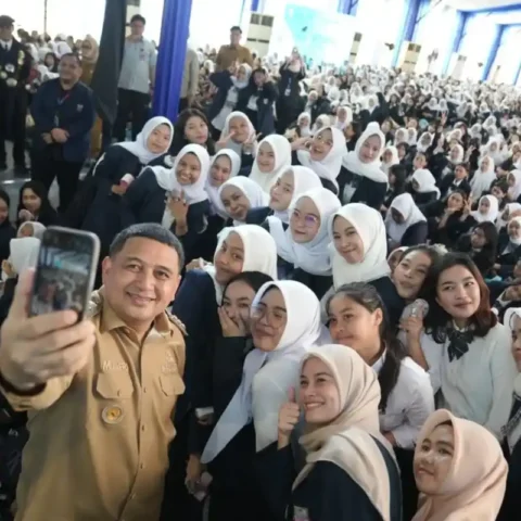 Munafri Kenalkan Makassar Creative Hub kepada Mahasiswa Baru Unibos 24 Makassar Creative Hub di PKKMB Unibos 2025 Makassar 15 September 2025