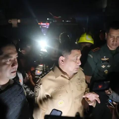 Munafri Turun ke Tallo, 40 Satpol PP Disiagakan Redam Tawuran 23 Wali Kota Makassar Munafri Arifuddin meninjau lokasi bentrokan di Tallo pada Selasa malam 23 September 2025
