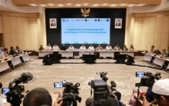 Pemerintah Perketat MBG, SLHS Wajib untuk Semua SPPG 7 Zulkifli Hasan dan Budi Gunadi Sadikin umumkan penguatan pengawasan MBG di Jakarta 28 September 2025