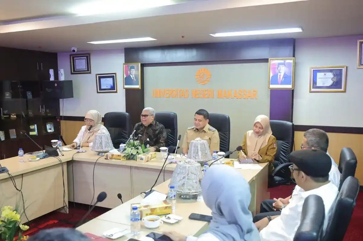Pertemuan Pemkot Makassar dan akademisi di Balai Kota membahas kurikulum muatan lokal, 22 September 2025