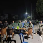 Personel Satpol PP TNI Polri siaga di posko pengamanan Tallo Makassar Rabu 24 September 2025