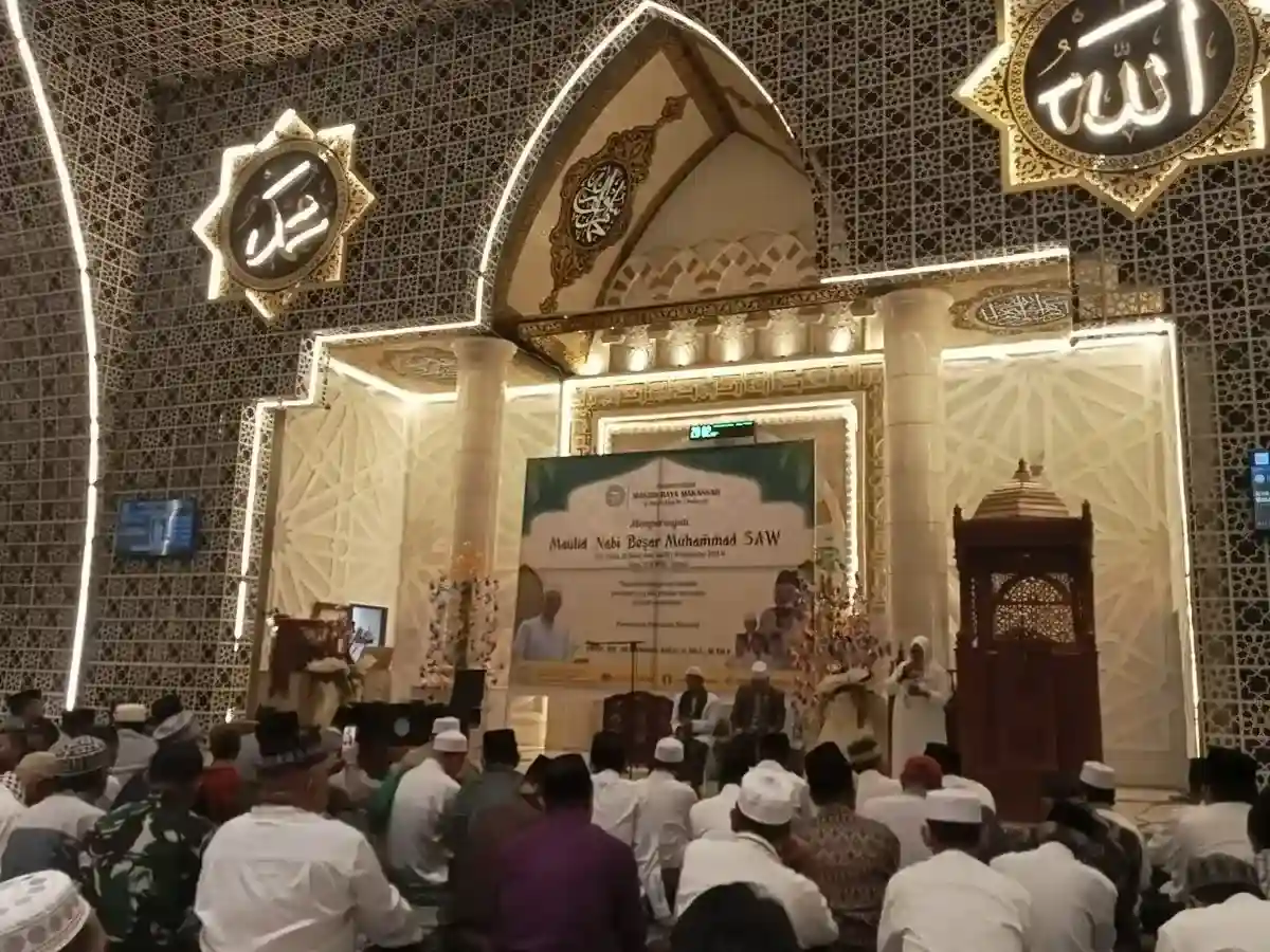 Ribuan Jamaah Padati Masjid Raya Makassar pada Peringatan Maulid Nabi Muhammad SAW 1 Peringatan Maulid di Masjid Raya Makassar