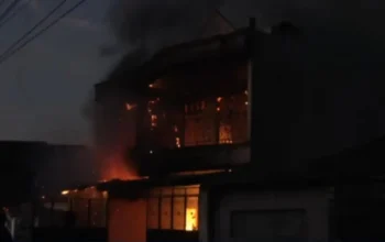 Tawuran Tallo Makassar 6 Rumah 1 Mobil 3 Motor Hangus Terbakar 10 Rumah warga hangus di Kandea 3 Makassar akibat tawuran Rabu 24 09 2025