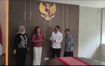 Setalah Viral Kembalikan ID Liputan Jurnalis CNN, Istana Janji Insiden Jurnalis CNN Tidak Terulang 6 pengembalian ID liputan Istana di Jakarta 29 September 2025