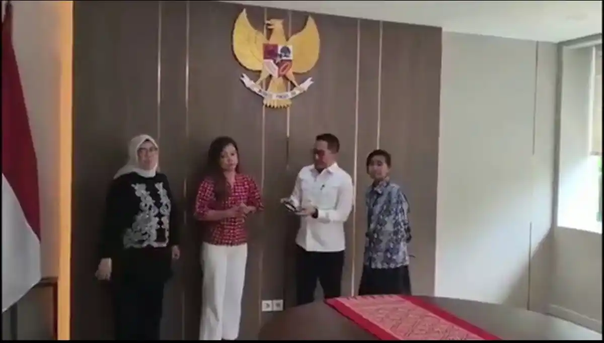 Setalah Viral Kembalikan ID Liputan Jurnalis CNN, Istana Janji Insiden Jurnalis CNN Tidak Terulang 3 pengembalian ID liputan Istana di Jakarta 29 September 2025