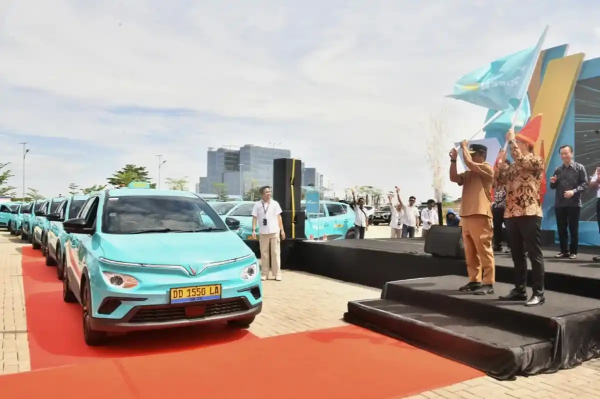 Peluncuran taksi listrik Makassar Green SM di CPI 15 September 2025