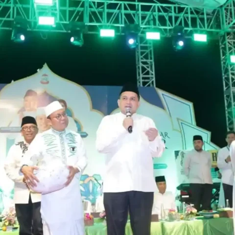 Maulid Akbar Pesisir Jadi Agenda Tahunan Pemkot Makassar, Ribuan Warga Padati Dermaga Paotere 11 Wali Kota Makassar Munafri Arifuddin sampaikan sambutan pada Maulid Akbar Pesisir di Dermaga Paotere 25 September 2025
