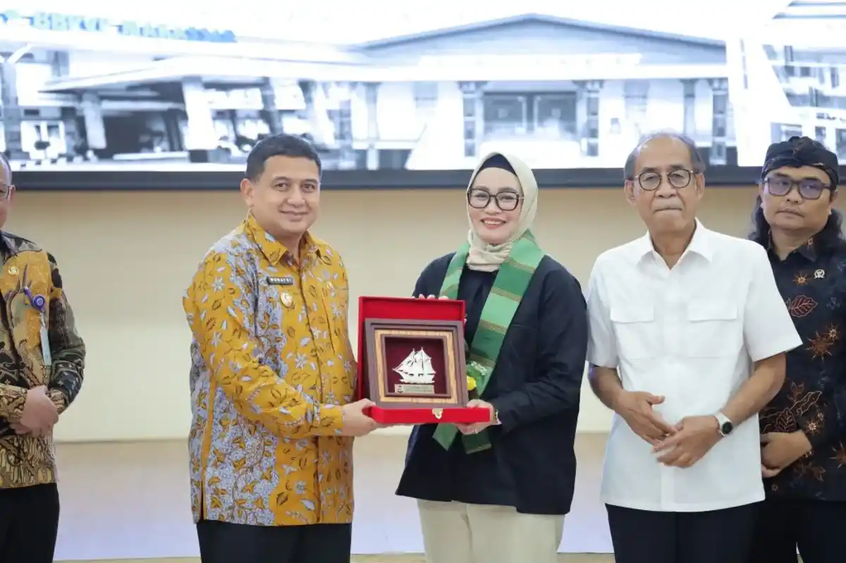 Munafri–Aliyah Sambut Komisi IX DPR RI, Dorong Vokasi dan Turunkan Pengangguran Makassar 1 Wali Kota Munafri Arifuddin bersama Wakil Wali Kota Aliyah saat sambut Komisi IX DPR RI di Makassar 25 September 2025